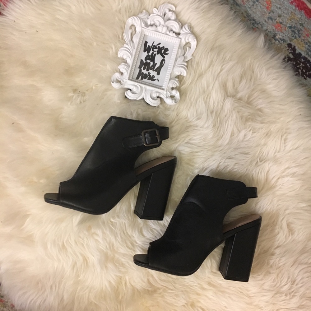 ♠️Black Leather Peep Toe Black Heel Booties NWOT